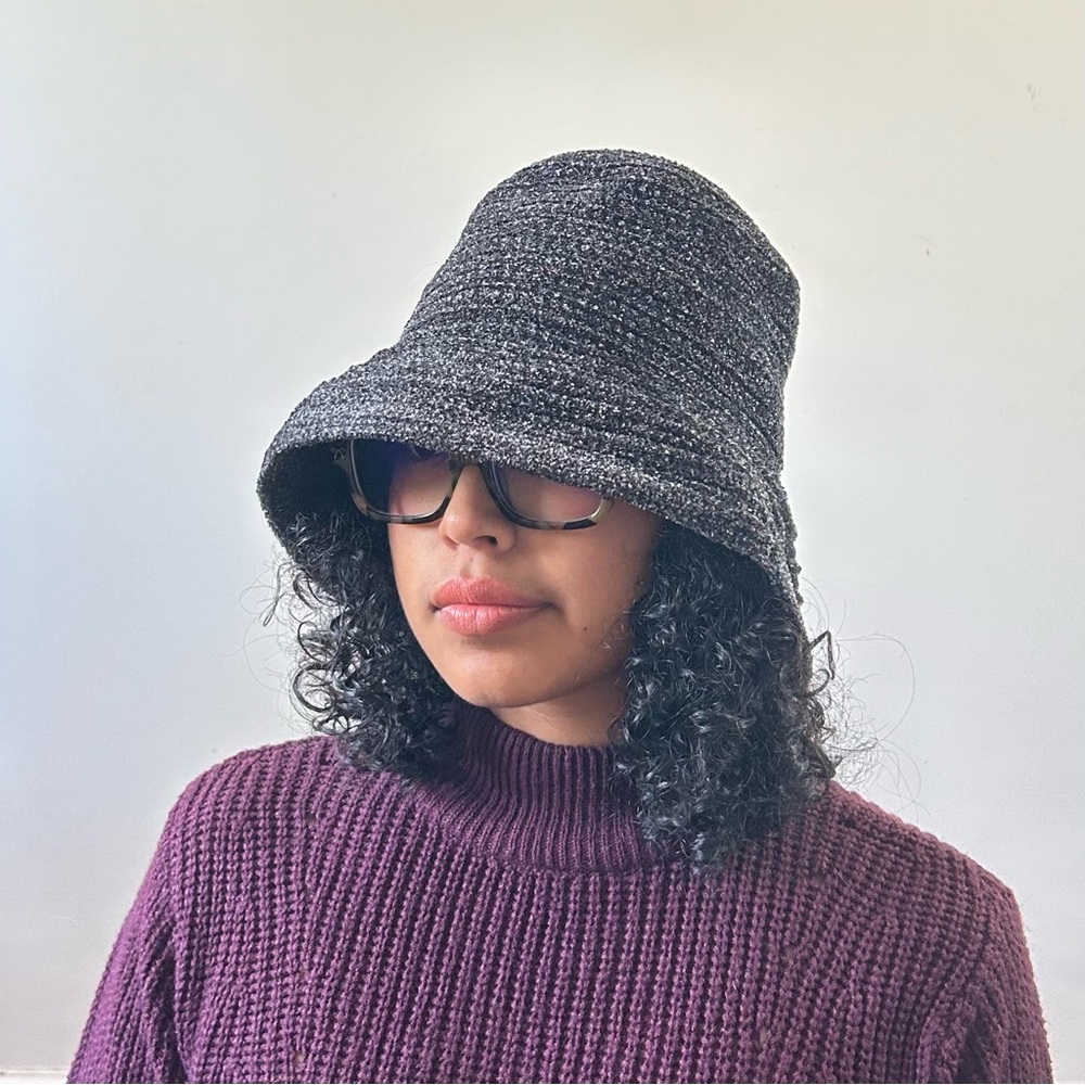 Black fuzzy bucket hat